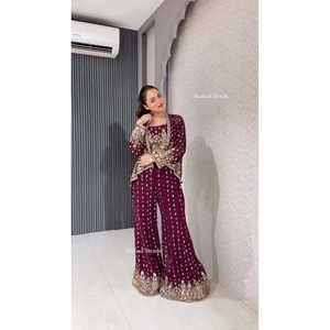 Conjunto de Traje de Fiesta para Mujer de Diseñador, Incluye Blusa Koti - Product Image 4