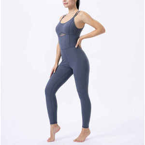 Ensemble de sport confortable pour femme grande taille : soutien-gorge de yoga extensible et legging (haut et bas) avec maintien moyen pour usage quotidien actif - Product Image 4