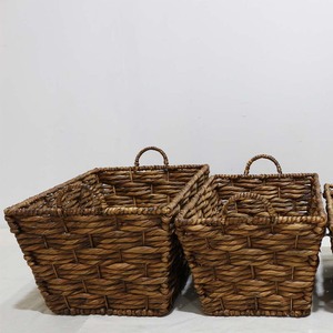 Panier de rangement rectangulaire en jacinthe d'eau naturelle et écologique avec poignées, organisateur de linge rustique multi-usages - Product Image 4