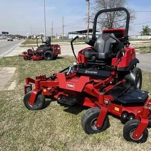 Cortacésped rojo con desbrozadora y tractor utilitario de neumáticos grandes para mantenimiento de caminos en granjas y huertos - Product Image 2
