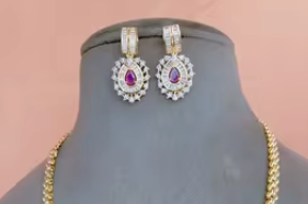 ชุดสร้อยคอพร้อมต่างหูประดับด้วยทองคำคุณภาพดีเยี่ยม ดีไซน์สวยงามน่าหลงใหล เหมาะสำหรับงานแต่งงานและงานเฉลิมฉลอง สำหรับผู้หญิง - Product Image 2