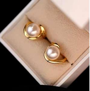 Juego de Aretes de Aro con Perlas Pequeñas, Aretes Minimalistas con Perlas Colgantes, Plata de Ley 925, Chapado en Oro de 14K - Product Image 1