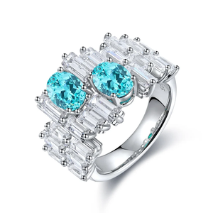 Bague de cocktail de luxe pour femme en argent 925 avec topaze ovale et pierres claires serties à griffes, design géométrique - Product Image 1