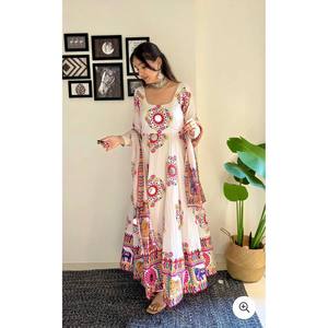 Vestido largo de algodón blanco de diseñador, talla XL, con dupatta y trabajo de espejo pintado a mano, especial para Navratri y Diwali - Product Image 1