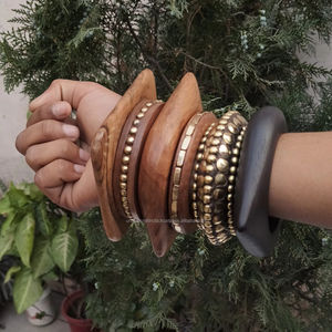 Pulseras de Madera Tallada de Estilo Vintage para Mujer, Joyería Tribal Boho, Juego de Pulseras de Madera Hechas a Mano Apilables - Product Image 1