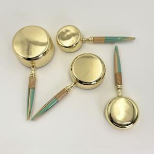 Tasses à mesurer en acier inoxydable avec poignée en résine au design élégant, parfaites pour la cuisine et la pâtisserie, ensemble de 4 pièces - Product Image 5