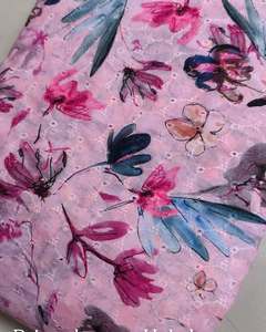 Tissu imprimé numérique de qualité supérieure en polyester, coton, rayonne et mousseline à motifs floraux pour robes, chemisiers et vêtements féminins - Product Image 3