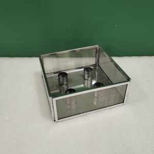 Support à bougies moderne et luxueux de conception artisanale avec côtés en maille de fer/verre et quatre supports pour bougies pour la décoration de la maison - Product Image 4