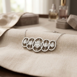 Pendentif RAAMAA Diamond pour femme, 5 diamants ovales de laboratoire et pierres latérales en forme de poire, minimaliste, plaqué or 10 carats - Product Image 3