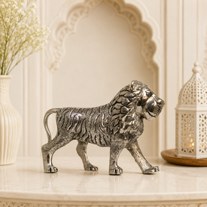 Figurine de lion traditionnelle en métal, sculpture d'animal sauvage avec crinière texturée et détails réalistes, pour la décoration de table de direction et de cheminée - Product Image 1