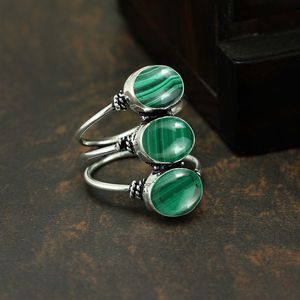 GOURIK Bague triple en argent 925 avec malachite verte naturelle sertie clos, style bohème, bijoux unisexe pour usage quotidien - Product Image 2