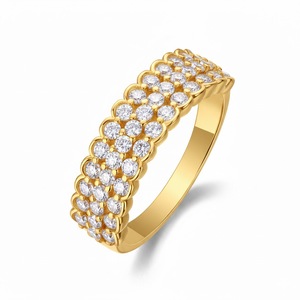 Anillo de compromiso de media eternidad con triple hilera de diamantes redondos, conjunto nupcial de anillos de plata 925 con diamantes cultivados en laboratorio en oro macizo de 10K - Product Image 2