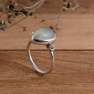 แหวนเงินแท้ 925 ประดับพลอยอะความารีนทรงหยดน้ำสีฟ้าธรรมชาติ ดีไซน์ขอบแบบ Bezel งานแฮนด์เมด สวยงามหรูหรา เหมาะสำหรับวันวาเลนไทน์ - Product Image 3