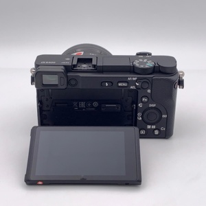 Cámara <span class=keywords><strong>Sony</strong></span> A6400 Usada con Lente 16-50, Cámara sin Espejo con Pantalla Táctil, Formato APS-C, en Excelente Estado, en Venta - Product Image 5