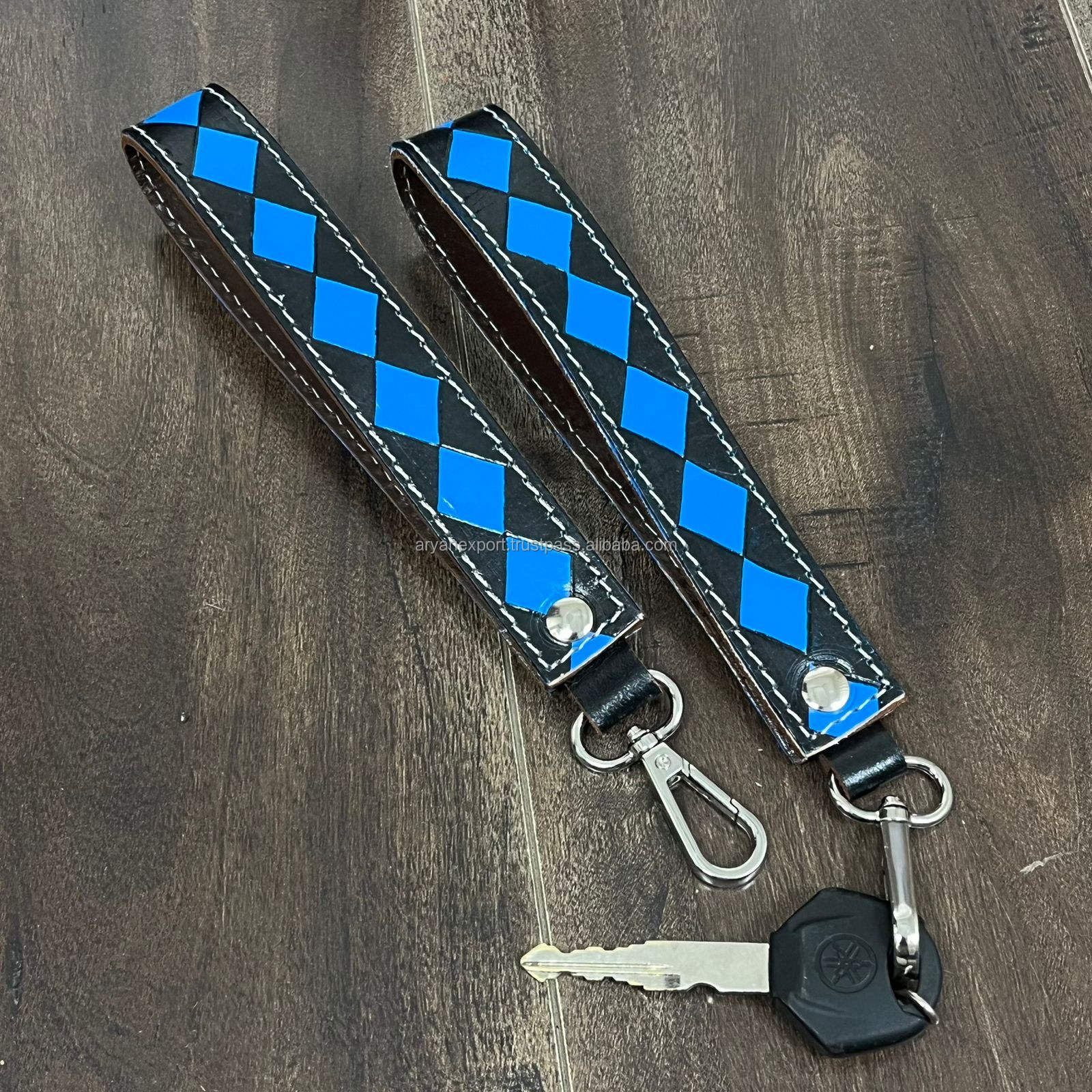 ลายตารางหมากรุกสีดำและน้ำเงิน