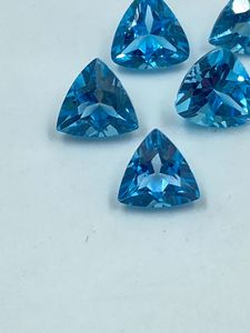โทแพซสีฟ้าธรรมชาติคุณภาพสูง รูปทรงสามเหลี่ยม 5 เม็ด ขนาด 6 มม. น้ำหนัก 4.49 กะรัต คุณภาพดีที่สุด - Product Image 3