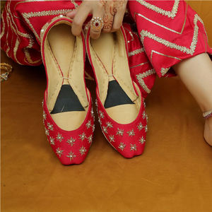 Precio al por Mayor, Nuevo Diseño de Zapatos Khussa para Mujer, Zapatos Khussa Pakistaníes Ligeros para Interiores y Exteriores - Product Image 6