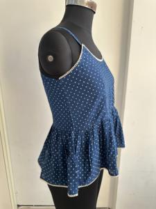Camisola de encaje transpirable para mujer, top peplum azul con lunares, sin mangas, con tirantes finos, blusa corta informal de verano a la moda - Product Image 2