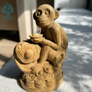 Exclusiva Estatua del Zodiaco Asiático en Madera de Agar, Escultura Feng Shui - Estatua de Mono, Decoración Compacta para Mesa de Salón - Product Image 1