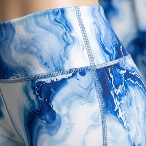 Matériaux de haute qualité pour une performance optimale, mouvement flexible, propriétés de contrôle de l'humidité, respirant, legging capri pour femmes, fabriqué avec des composants OEM - Product Image 5