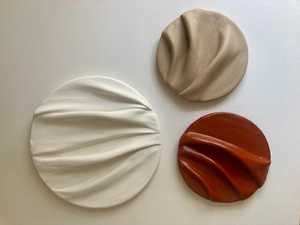 Trendy Custom Design Round Ceramic Art Hanging Ornament Wall Mount For Living Office Wall Arts Home <b>Decor</b> By Universal Overseas - Product Image 5