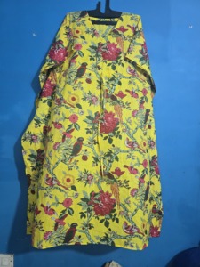 Caftán Indio Hecho a Mano de Algodón Amarillo con Estampado de Aves, Vestido Ligero Tipo Kimono - Product Image 2