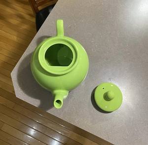 Tetera Verde Brillante con Boquilla de Vertido Precisa y Suave, Asa de Agarre Cómoda, Cuerpo que Retiene el Calor, Perfecta para la Hora del Té - Product Image 2