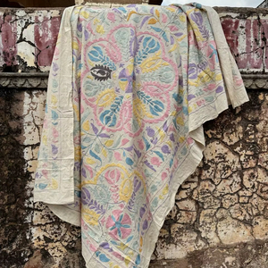 Manta de Algodón Suzani Bordada a Mano, Duradera y Decorativa |   Colcha de Algodón Hecha a Mano |   Funda de Sofá Bohemia - Product Image 1