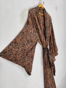 Robe longue kimono en soie Bridel, patchwork, pour couvrir le bikini, vêtement de nuit, kimono en sari indien vintage recyclé fait main - Product Image 5