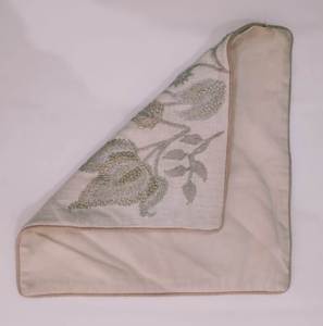 Housses de coussin de style bohème avec pompons et imprimés géométriques créent une ambiance artistique décontractée, parfaites pour les chambres et les balcons. - Product Image 3