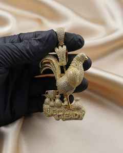 Pendentif Coq Homme en Moissanite Ronde, Argent 925 Plaqué Or Jaune 14K, Style Hip Hop Iced Out pour Hommes - Product Image 3