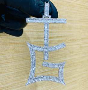 Pendentif croix en argent sterling pour homme, style hip-hop, avec moissanite certifiée GRA, idéal pour les soirées - Product Image 1