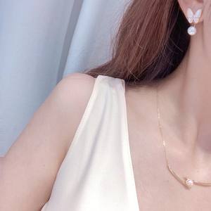 Boucles d'oreilles en nacre de papillon blanc micro-incrustées de perles d'eau douce, bijoux de précision de Zhuji, perles d'eau douce de 7-8 mm - Product Image 4