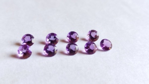 Ametyste naturelle taille personnalisée, 4 mm, taille brillant ronde, qualité AAA, violet foncé, gemmes calibrées d'Inde pour la joaillerie - Product Image 2