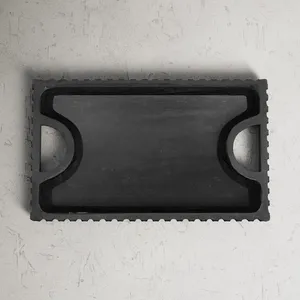 Plateau décoratif rectangulaire noir avec poignées découpées et bords cannelés pour la présentation sur table basse, comptoir de cuisine et décoration intérieure - Product Image 1