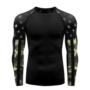 เสื้อแรชการ์ดแขนยาวสำหรับผู้ชาย พิมพ์ลายแบบ Heat-Transfer สีตัดต่อ ป้องกันรังสียูวี ระบายอากาศได้ดี แห้งเร็ว ต้านเชื้อแบคทีเรีย เป็นมิตรกับสิ่งแวดล้อม - Product Image 5