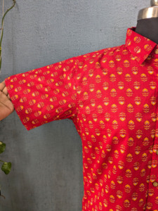 เสื้อเชิ้ตลำลองแขนสั้นพิมพ์ลายสีแดงสำหรับผู้ชายพร้อมปกพับลงผ้าฝ้ายสำหรับใส่ในฤดูร้อน - Product Image 5