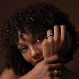 Bague de fiançailles de luxe en or massif 14 carats avec diamant cultivé en laboratoire certifié IGI CVD HPHT, taille radiant et triligne, bijoux fins unisexes - Product Image 2