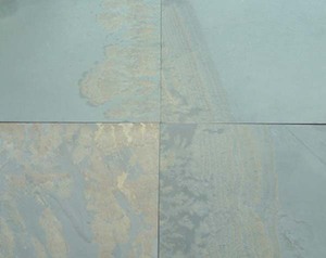 Pierre d'ardoise naturelle noire avec bords sciés pour revêtements de sol intérieurs et extérieurs, bardage mural et applications décoratives - Product Image 2