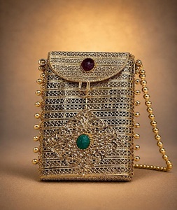 Porte-téléphone à rabat floral en laiton plaqué or fait main, avec chaîne de poignet, sac de soirée élégant traditionnel F S - Product Image 1