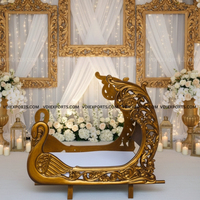 Palanquin de mariage antique en teck doré foncé sculpté à la main, motif cygne royal, finition de luxe pour destination