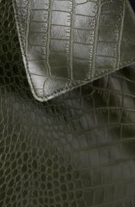 แจ็คเก็ตบอมเบอร์หนังแท้ลายจระเข้สีเขียวมะกอกสำหรับผู้หญิง แจ็คเก็ตหนังวัวลายนูน แฟชั่นเสื้อนอกผู้หญิง MOQ ต่ำ รับทำโลโก้ตามสั่ง - Product Image 4