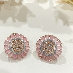 ต่างหูแบบติดหูทรงกลมชุบทองเหลือง 14K ยี่ห้อ RAY FINE ORNATES ได้รับการรับรองจาก IGI เครื่องประดับดีไซน์หรูทันสมัย ของขวัญสำหรับทุกเพศในโอกาสวันครบรอบ - Product Image 2