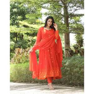 ATRACTIVA GEORGETTE ZARI CON PANTALÓN DE TRABAJO MULTIBORDADO CON DUPATTA ROJO - Product Image 1