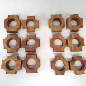 Anneau de serviette en bois rustique pour la décoration de table, idéal pour les banquets, les mariages et les arrangements de fête - Product Image 1