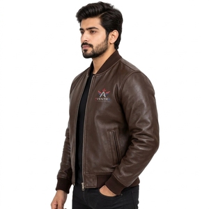 Veste en cuir tendance pour homme, fabriquée avec des matériaux durables et une construction confortable, offrant une tenue fiable, des détails propres et une finition lisse. - Product Image 3