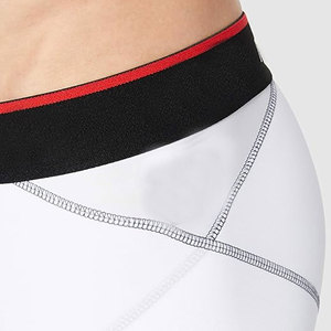 Shorts de compression personnalisés pour hommes pour la récupération musculaire - Shorts de compression en polyester/nylon doux, confortables et améliorant les performances - Product Image 5