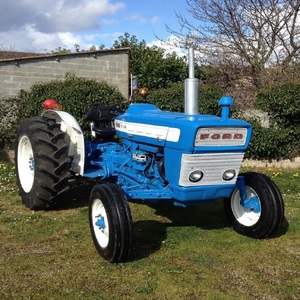 Tracteur agricole Ford 120 CV 4x4, neuf ou d'occasion, robuste, diesel, équipement agricole fiable. - Product Image 5