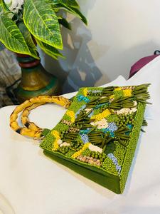 Bolso de Mano Artesanal TIMELESS CRAFT TS-605 con Cuentas, Asa de Bambú, Color Verde Mixto, Forma Personalizada, Bolso de Moda Bordado - Product Image 4