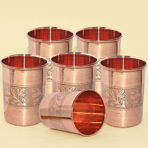Gobelet en cuivre écologique avec un design élégant en relief, bienfaits traditionnels ayurvédiques pour la santé, verre à eau, vente en gros - Product Image 1